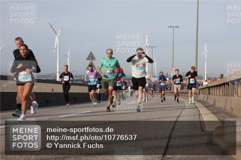 03.10.2026 - Köhlbrandbrückenlauf Yannick Fuchs http://msf.ph/oto/10776537 03.10.2026 09:42:42 Position 2  meine-sportfotos.de