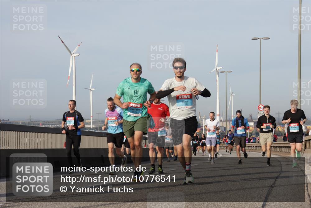 03.10.2026 - Köhlbrandbrückenlauf Yannick Fuchs http://msf.ph/oto/10776541 03.10.2026 09:42:43 Position 2 2351, 3790, 500 meine-sportfotos.de