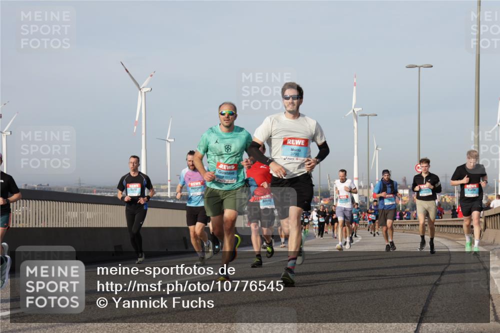 03.10.2026 - Köhlbrandbrückenlauf Yannick Fuchs http://msf.ph/oto/10776545 03.10.2026 09:42:43 Position 2 2351, 3790 meine-sportfotos.de