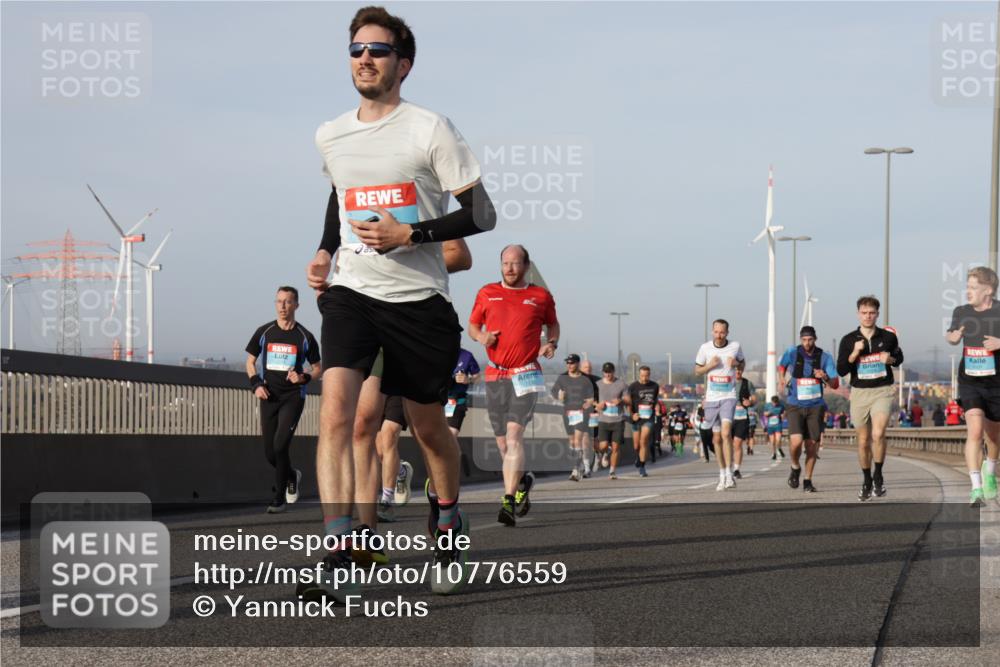 03.10.2026 - Köhlbrandbrückenlauf Yannick Fuchs http://msf.ph/oto/10776559 03.10.2026 09:42:44 Position 2  meine-sportfotos.de