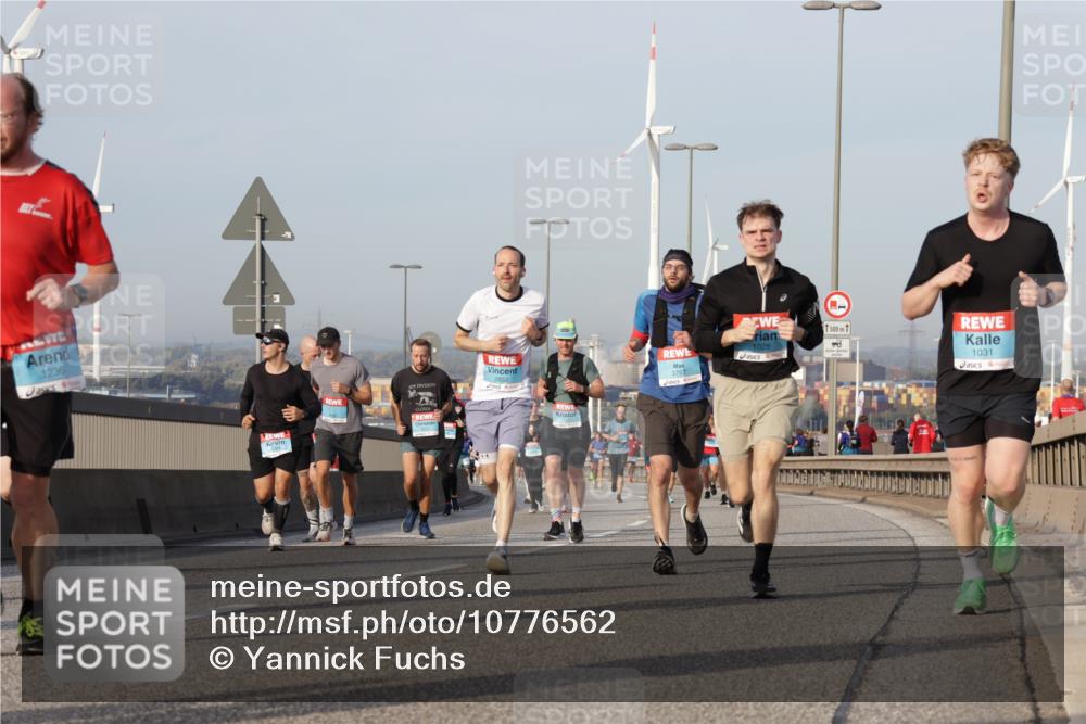 03.10.2026 - Köhlbrandbrückenlauf Yannick Fuchs http://msf.ph/oto/10776562 03.10.2026 09:42:45 Position 2 1236, 1028, 3751, 500, 1031 meine-sportfotos.de