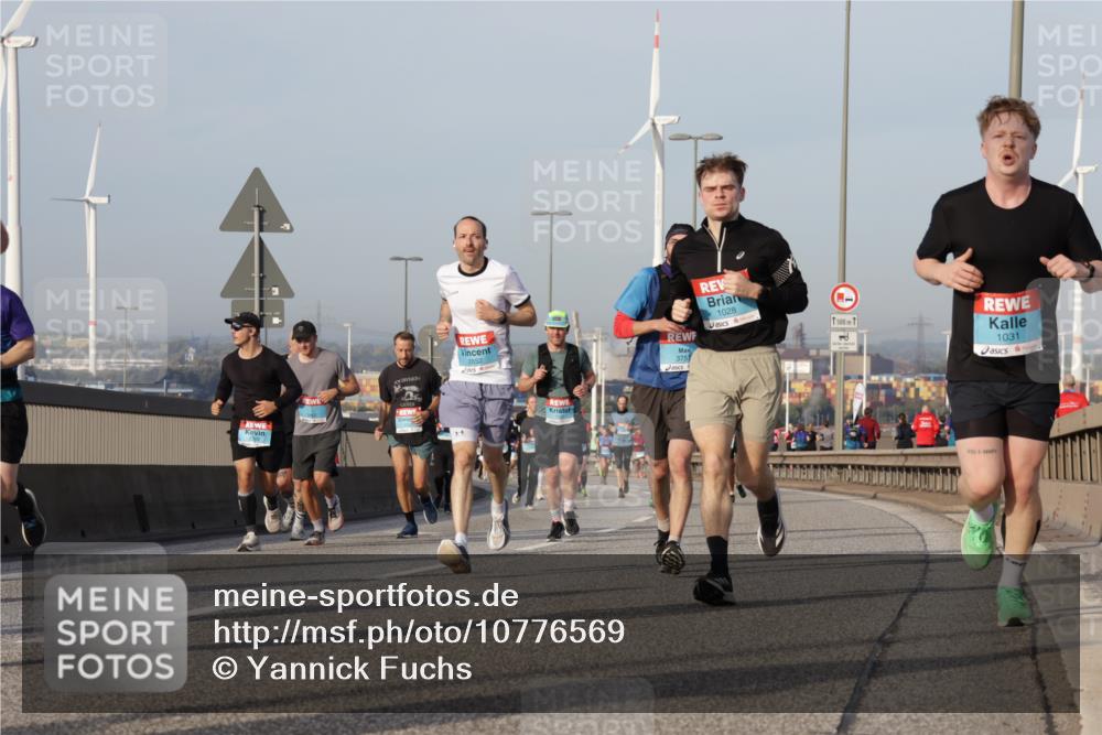 03.10.2026 - Köhlbrandbrückenlauf Yannick Fuchs http://msf.ph/oto/10776569 03.10.2026 09:42:46 Position 2 3751, 1028, 1500, 1031 meine-sportfotos.de