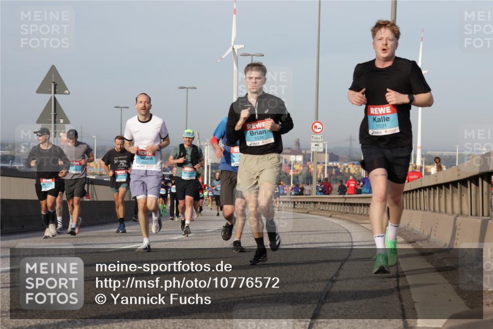 03.10.2026 - Köhlbrandbrückenlauf Yannick Fuchs http://msf.ph/oto/10776572 03.10.2026 09:42:46 Position 2 2852, 1028, 500, 1031 meine-sportfotos.de