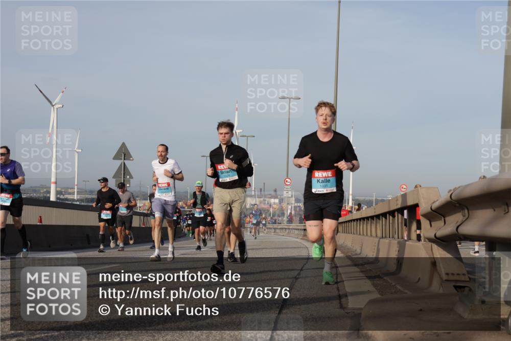 03.10.2026 - Köhlbrandbrückenlauf Yannick Fuchs http://msf.ph/oto/10776576 03.10.2026 09:42:46 Position 2 1028, 50, 1, 1031 meine-sportfotos.de