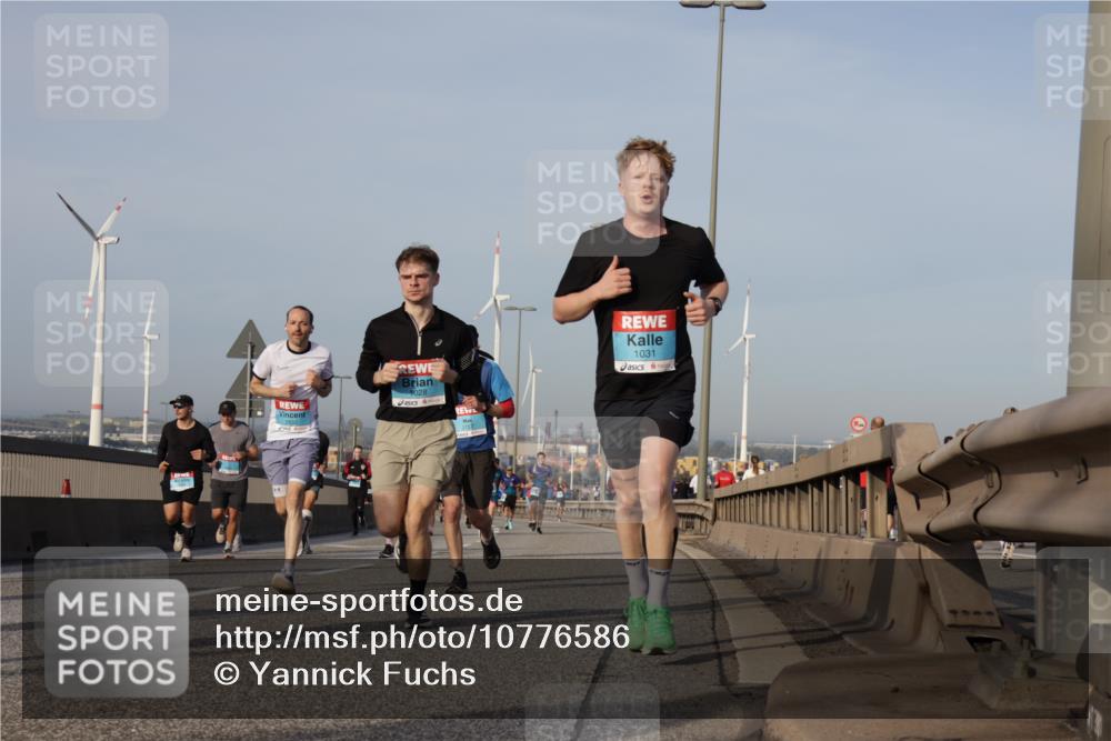 03.10.2026 - Köhlbrandbrückenlauf Yannick Fuchs http://msf.ph/oto/10776586 03.10.2026 09:42:47 Position 2 1028, 1031 meine-sportfotos.de