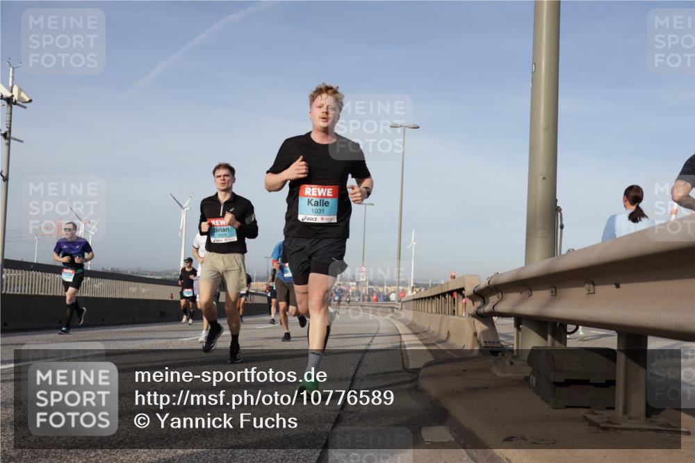 03.10.2026 - Köhlbrandbrückenlauf Yannick Fuchs http://msf.ph/oto/10776589 03.10.2026 09:42:47 Position 2 1028, 1031, 0 meine-sportfotos.de