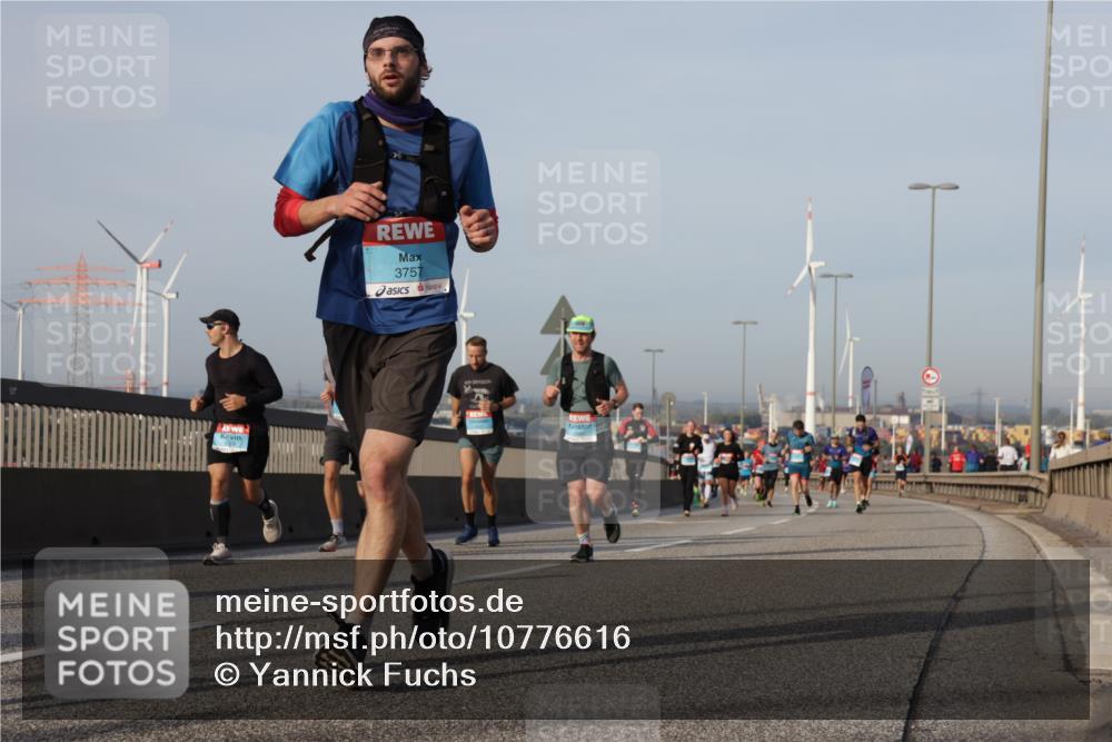 03.10.2026 - Köhlbrandbrückenlauf Yannick Fuchs http://msf.ph/oto/10776616 03.10.2026 09:42:49 Position 2 3757 meine-sportfotos.de