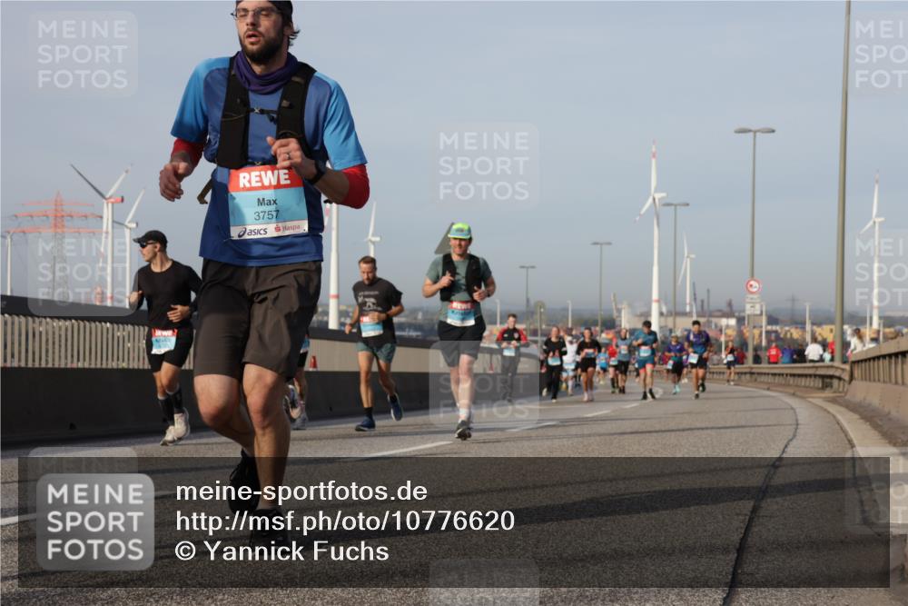 03.10.2026 - Köhlbrandbrückenlauf Yannick Fuchs http://msf.ph/oto/10776620 03.10.2026 09:42:49 Position 2 3757 meine-sportfotos.de