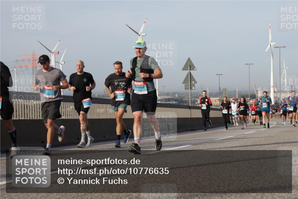 03.10.2026 - Köhlbrandbrückenlauf Yannick Fuchs http://msf.ph/oto/10776635 03.10.2026 09:42:50 Position 2 3862, 2521, 1549, 1987 meine-sportfotos.de
