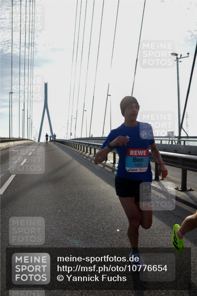 03.10.2026 - Köhlbrandbrückenlauf Yannick Fuchs http://msf.ph/oto/10776654 03.10.2026 09:19:10 Position 1 1083 meine-sportfotos.de