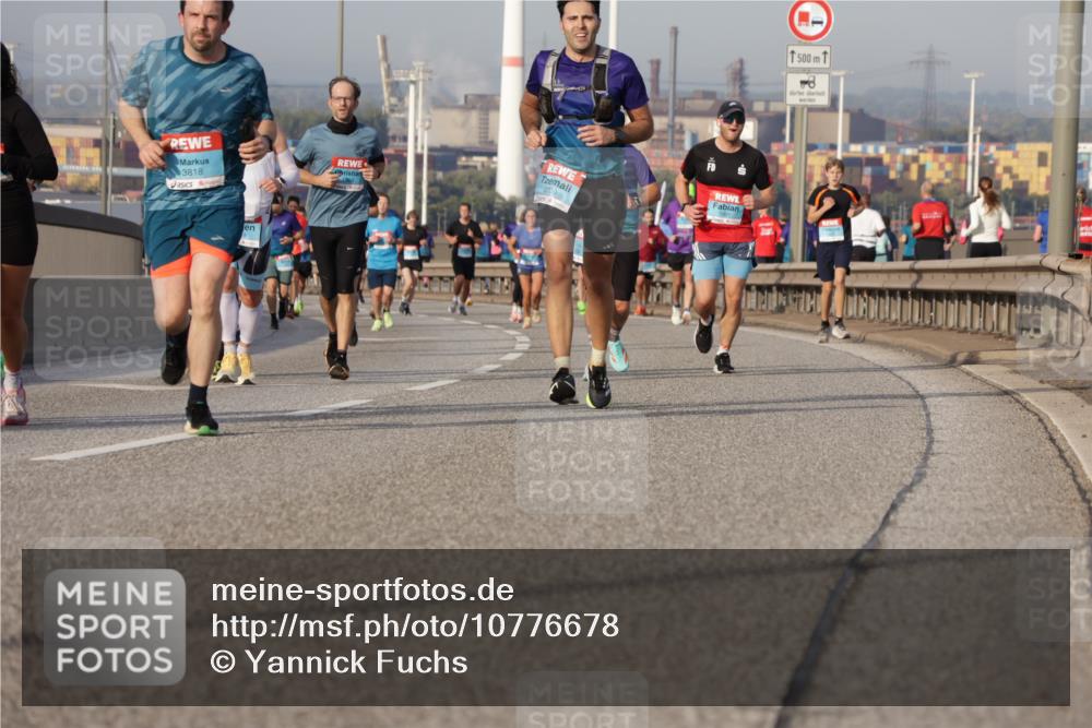 03.10.2026 - Köhlbrandbrückenlauf Yannick Fuchs http://msf.ph/oto/10776678 03.10.2026 09:42:54 Position 2 3818, 3700, 1500 meine-sportfotos.de