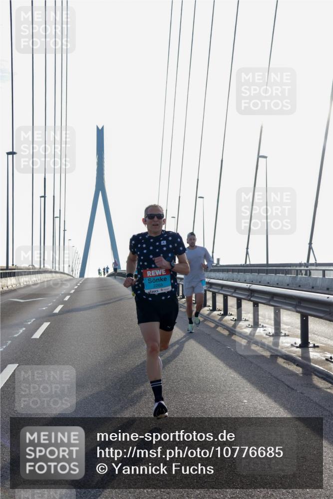 03.10.2026 - Köhlbrandbrückenlauf Yannick Fuchs http://msf.ph/oto/10776685 03.10.2026 09:19:17 Position 1 2263 meine-sportfotos.de
