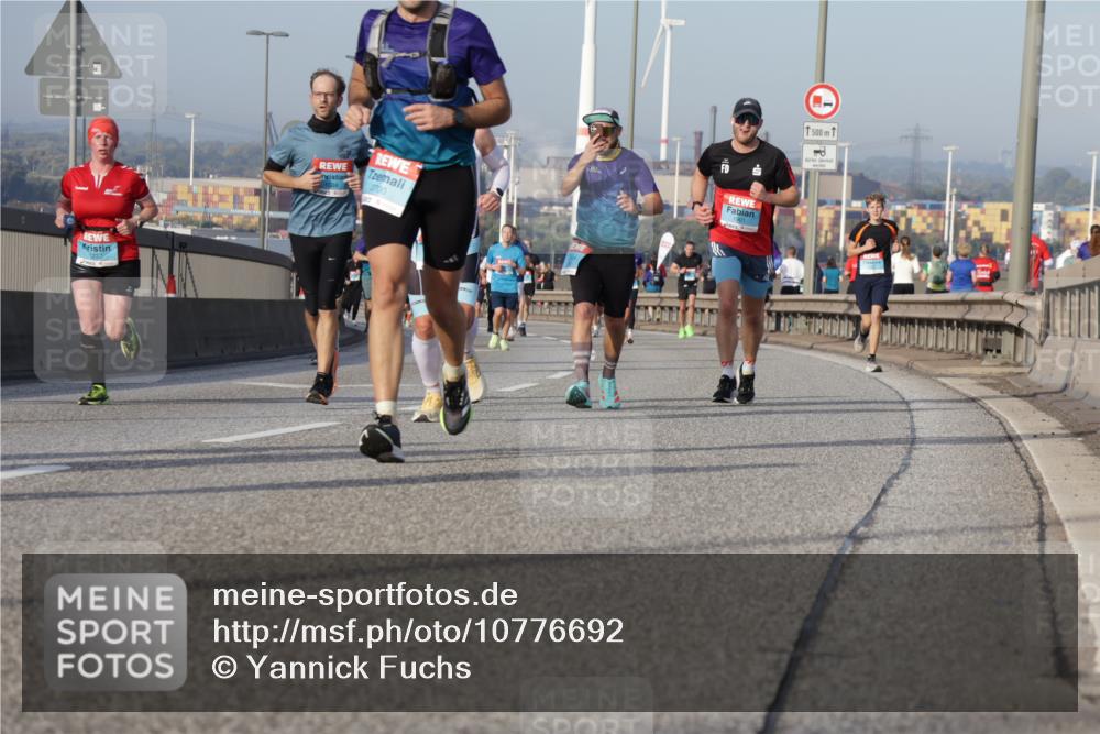 03.10.2026 - Köhlbrandbrückenlauf Yannick Fuchs http://msf.ph/oto/10776692 03.10.2026 09:42:58 Position 2 3700, 1500 meine-sportfotos.de