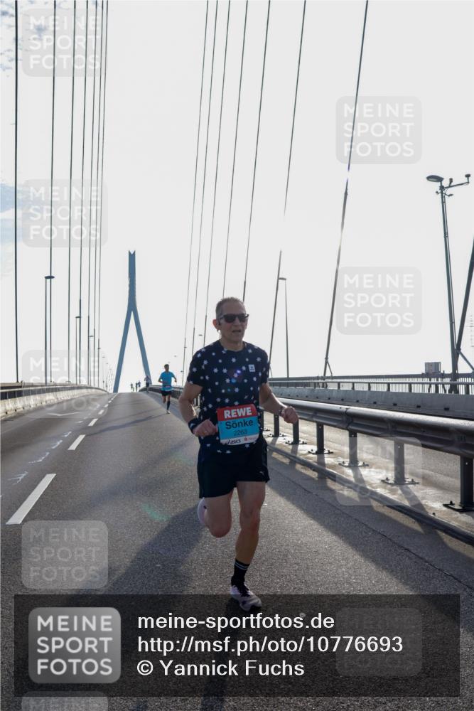 03.10.2026 - Köhlbrandbrückenlauf Yannick Fuchs http://msf.ph/oto/10776693 03.10.2026 09:19:17 Position 1 2263 meine-sportfotos.de
