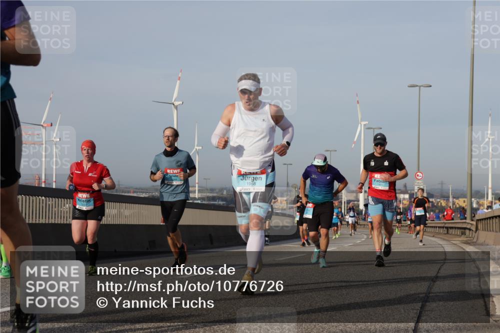 03.10.2026 - Köhlbrandbrückenlauf Yannick Fuchs http://msf.ph/oto/10776726 03.10.2026 09:43:01 Position 2 1068, 1968, 1901 meine-sportfotos.de