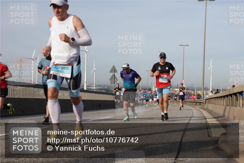 03.10.2026 - Köhlbrandbrückenlauf Yannick Fuchs http://msf.ph/oto/10776742 03.10.2026 09:43:02 Position 2 1968, 1901 meine-sportfotos.de