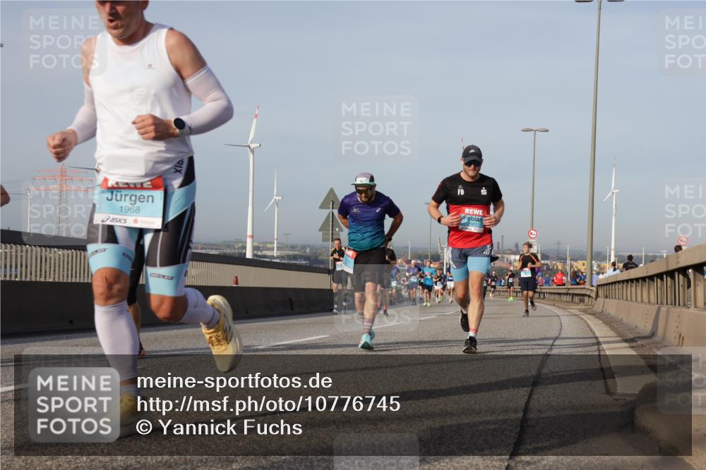 03.10.2026 - Köhlbrandbrückenlauf Yannick Fuchs http://msf.ph/oto/10776745 03.10.2026 09:43:02 Position 2 1968, 1901 meine-sportfotos.de