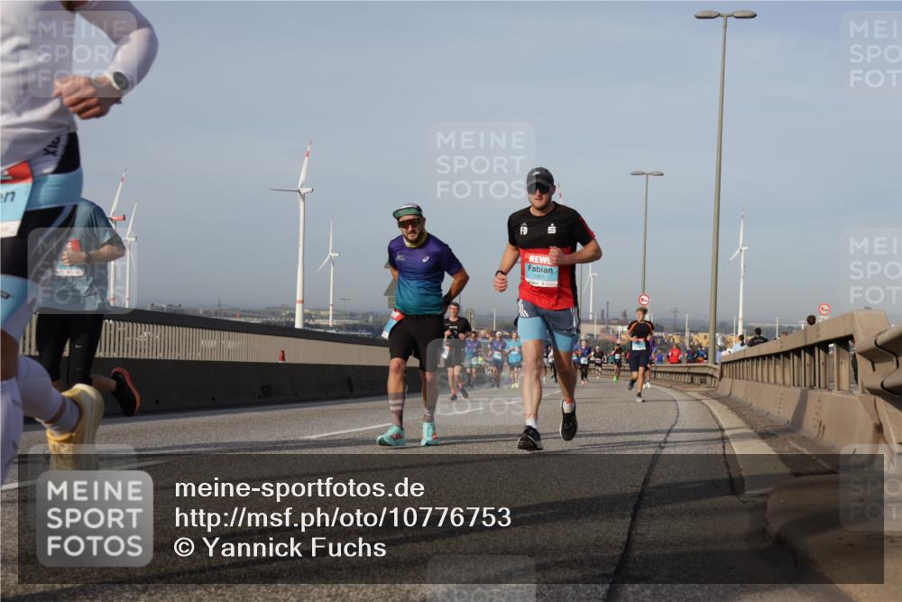03.10.2026 - Köhlbrandbrückenlauf Yannick Fuchs http://msf.ph/oto/10776753 03.10.2026 09:43:03 Position 2 1901 meine-sportfotos.de