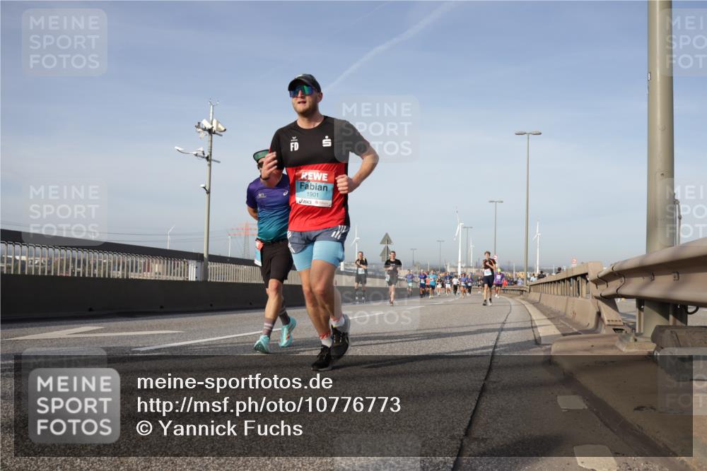 03.10.2026 - Köhlbrandbrückenlauf Yannick Fuchs http://msf.ph/oto/10776773 03.10.2026 09:43:04 Position 2 1901 meine-sportfotos.de