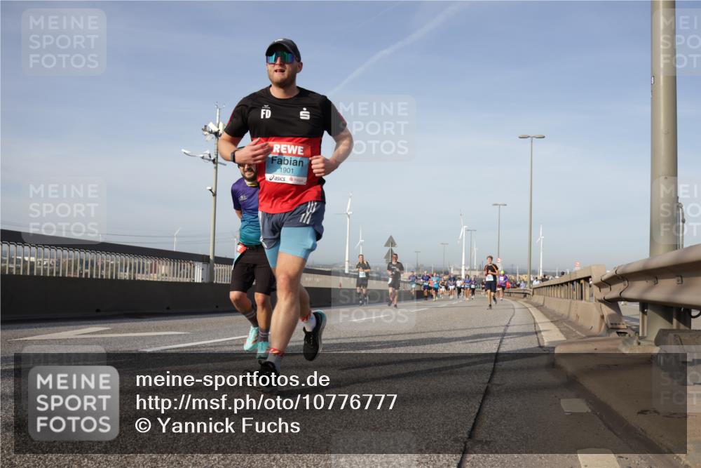 03.10.2026 - Köhlbrandbrückenlauf Yannick Fuchs http://msf.ph/oto/10776777 03.10.2026 09:43:05 Position 2 1901 meine-sportfotos.de