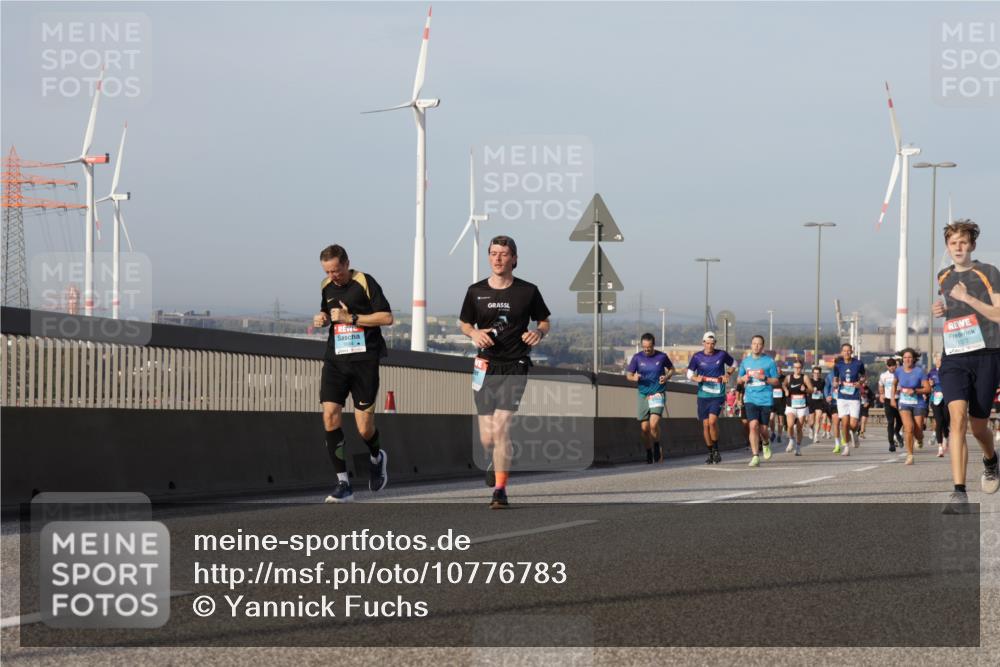 03.10.2026 - Köhlbrandbrückenlauf Yannick Fuchs http://msf.ph/oto/10776783 03.10.2026 09:43:06 Position 2 1072 meine-sportfotos.de