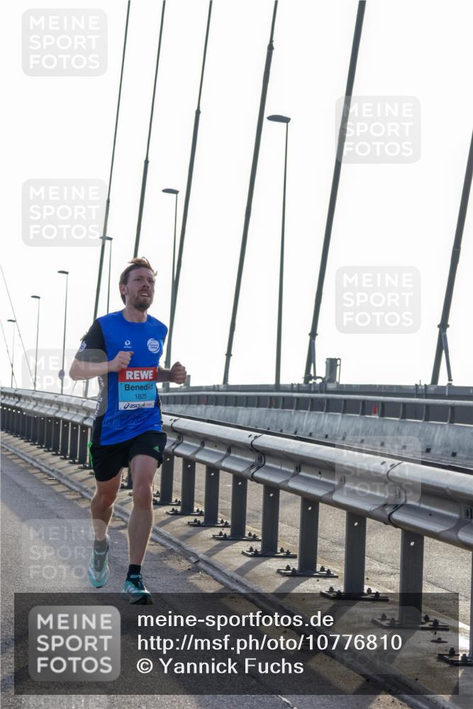 03.10.2026 - Köhlbrandbrückenlauf Yannick Fuchs http://msf.ph/oto/10776810 03.10.2026 09:19:44 Position 1 1825 meine-sportfotos.de