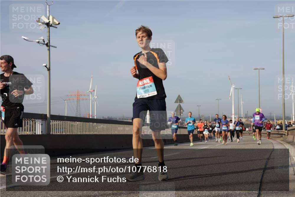 03.10.2026 - Köhlbrandbrückenlauf Yannick Fuchs http://msf.ph/oto/10776818 03.10.2026 09:43:10 Position 2 1072 meine-sportfotos.de