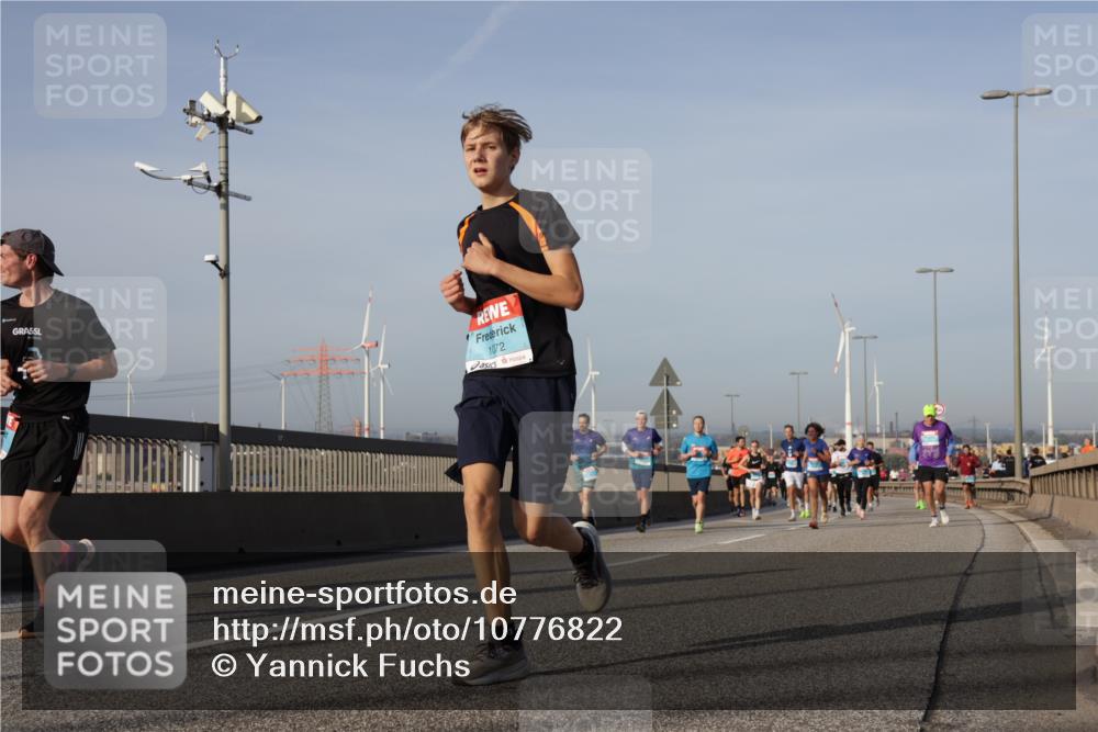 03.10.2026 - Köhlbrandbrückenlauf Yannick Fuchs http://msf.ph/oto/10776822 03.10.2026 09:43:10 Position 2 1072 meine-sportfotos.de
