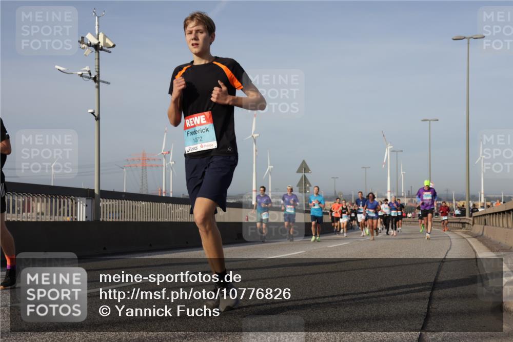 03.10.2026 - Köhlbrandbrückenlauf Yannick Fuchs http://msf.ph/oto/10776826 03.10.2026 09:43:10 Position 2 1072 meine-sportfotos.de