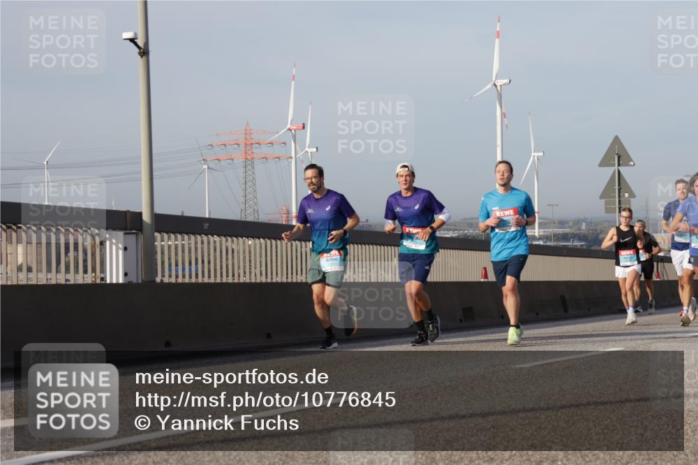 03.10.2026 - Köhlbrandbrückenlauf Yannick Fuchs http://msf.ph/oto/10776845 03.10.2026 09:43:12 Position 2  meine-sportfotos.de