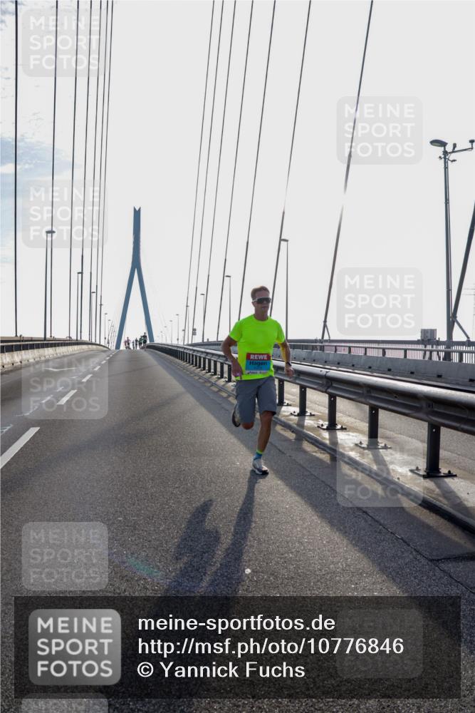 03.10.2026 - Köhlbrandbrückenlauf Yannick Fuchs http://msf.ph/oto/10776846 03.10.2026 09:19:49 Position 1  meine-sportfotos.de