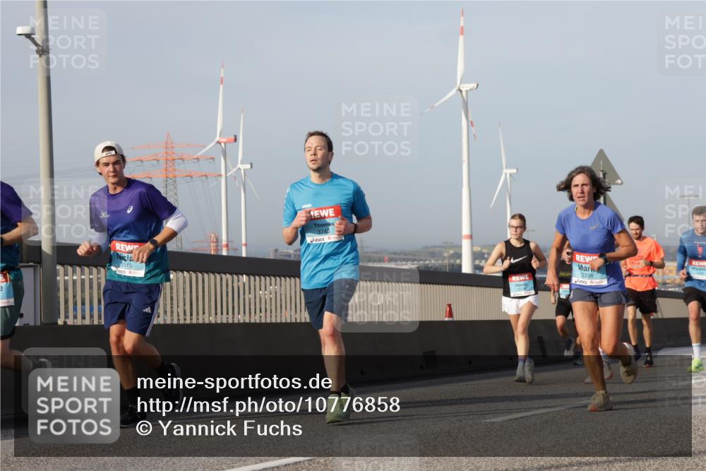 03.10.2026 - Köhlbrandbrückenlauf Yannick Fuchs http://msf.ph/oto/10776858 03.10.2026 09:43:14 Position 2 2515, 3745, 2338 meine-sportfotos.de