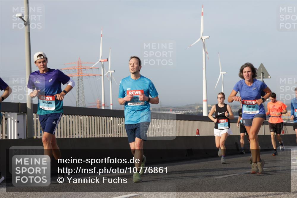 03.10.2026 - Köhlbrandbrückenlauf Yannick Fuchs http://msf.ph/oto/10776861 03.10.2026 09:43:14 Position 2 2515, 3745, 2338 meine-sportfotos.de