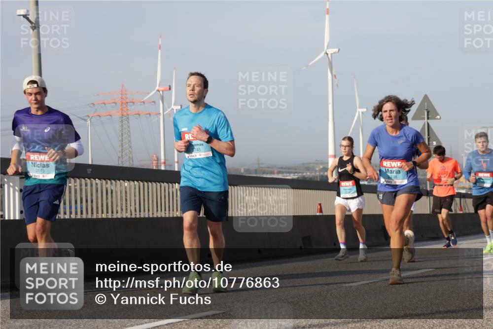 03.10.2026 - Köhlbrandbrückenlauf Yannick Fuchs http://msf.ph/oto/10776863 03.10.2026 09:43:14 Position 2 2515, 3745, 2338 meine-sportfotos.de