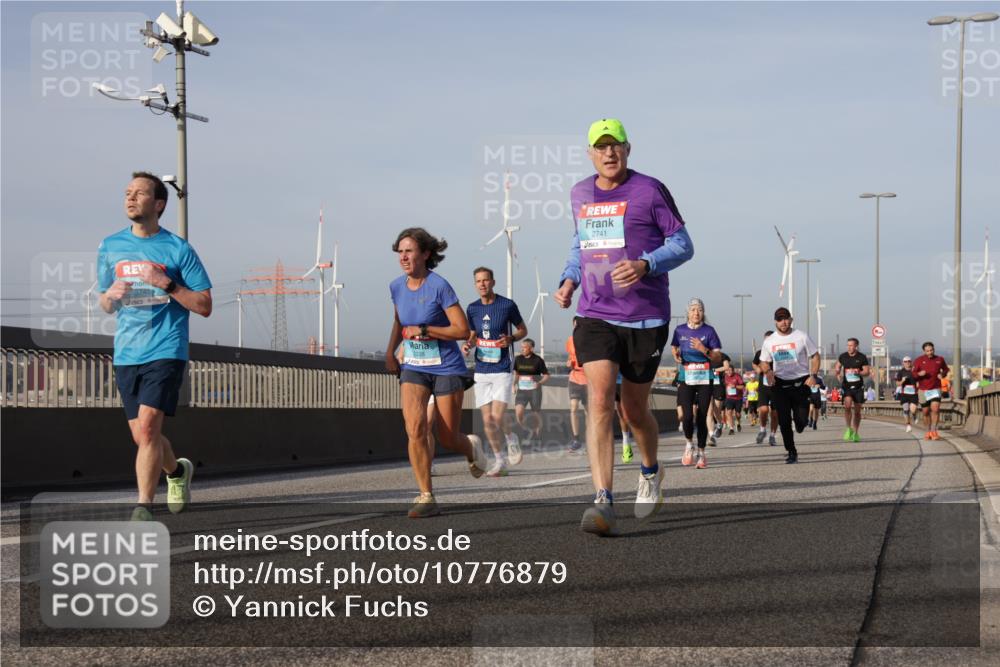 03.10.2026 - Köhlbrandbrückenlauf Yannick Fuchs http://msf.ph/oto/10776879 03.10.2026 09:43:15 Position 2 2338, 2741 meine-sportfotos.de