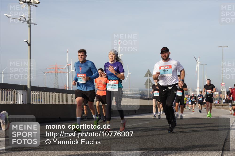 03.10.2026 - Köhlbrandbrückenlauf Yannick Fuchs http://msf.ph/oto/10776907 03.10.2026 09:43:17 Position 2 1019, 2469, 2544 meine-sportfotos.de