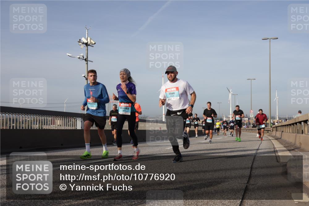 03.10.2026 - Köhlbrandbrückenlauf Yannick Fuchs http://msf.ph/oto/10776920 03.10.2026 09:43:18 Position 2 1019, 2544 meine-sportfotos.de