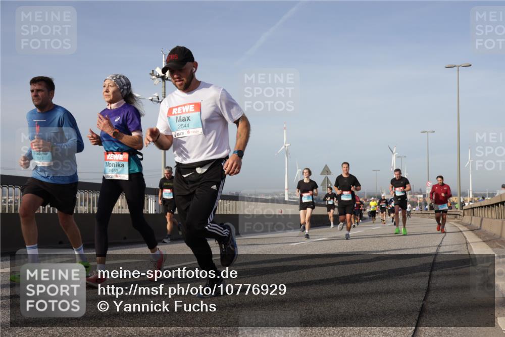 03.10.2026 - Köhlbrandbrückenlauf Yannick Fuchs http://msf.ph/oto/10776929 03.10.2026 09:43:19 Position 2 1019, 2469, 2544 meine-sportfotos.de