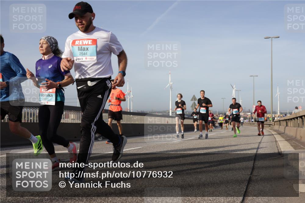 03.10.2026 - Köhlbrandbrückenlauf Yannick Fuchs http://msf.ph/oto/10776932 03.10.2026 09:43:19 Position 2 2469, 2544 meine-sportfotos.de