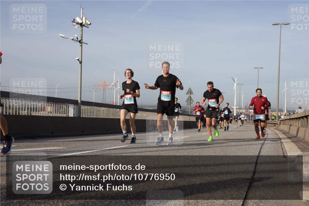 03.10.2026 - Köhlbrandbrückenlauf Yannick Fuchs http://msf.ph/oto/10776950 03.10.2026 09:43:20 Position 2 2531 meine-sportfotos.de