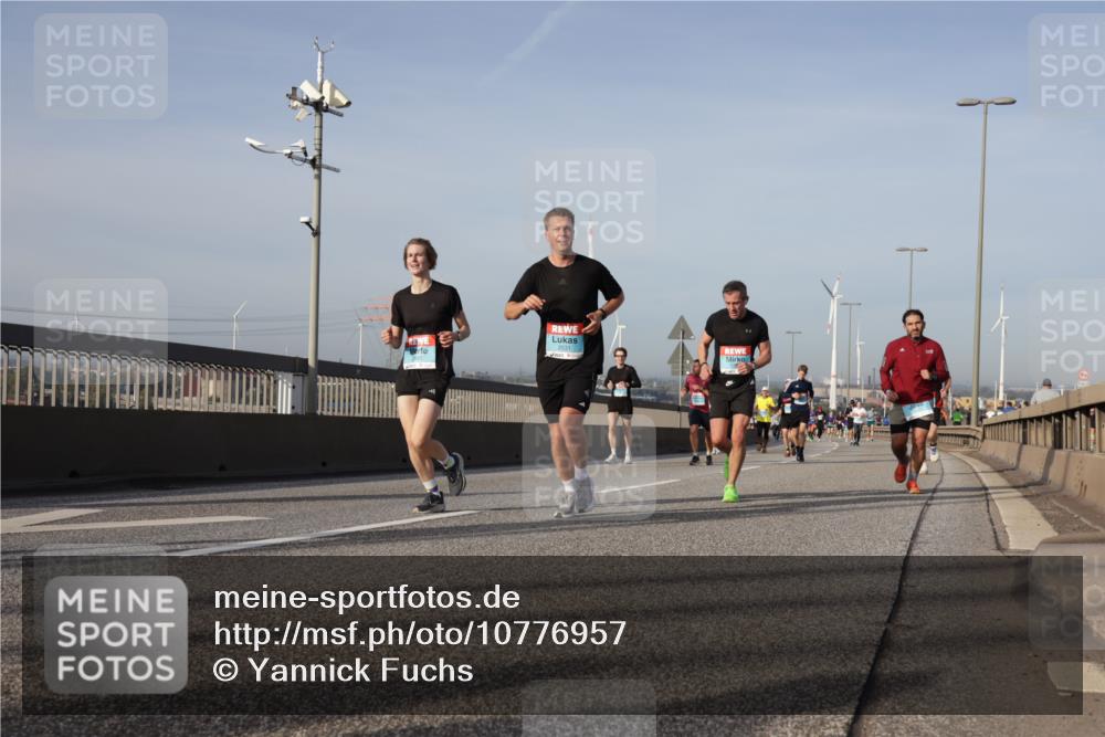 03.10.2026 - Köhlbrandbrückenlauf Yannick Fuchs http://msf.ph/oto/10776957 03.10.2026 09:43:21 Position 2  meine-sportfotos.de