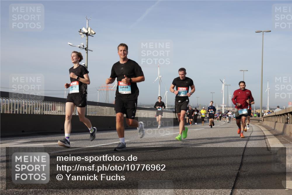 03.10.2026 - Köhlbrandbrückenlauf Yannick Fuchs http://msf.ph/oto/10776962 03.10.2026 09:43:21 Position 2 2591, 2531 meine-sportfotos.de