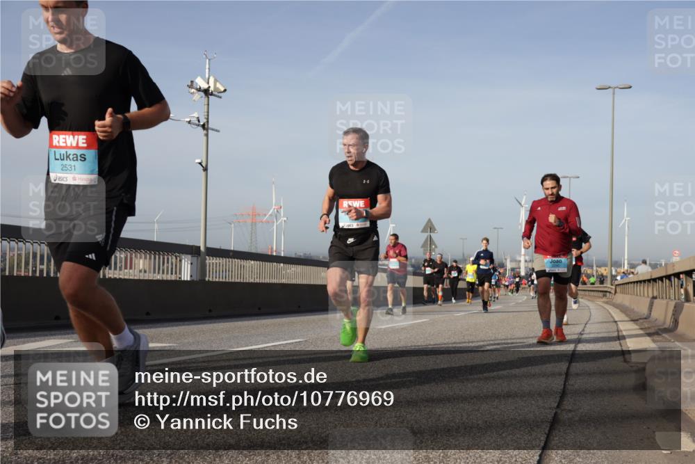 03.10.2026 - Köhlbrandbrückenlauf Yannick Fuchs http://msf.ph/oto/10776969 03.10.2026 09:43:22 Position 2 2531 meine-sportfotos.de