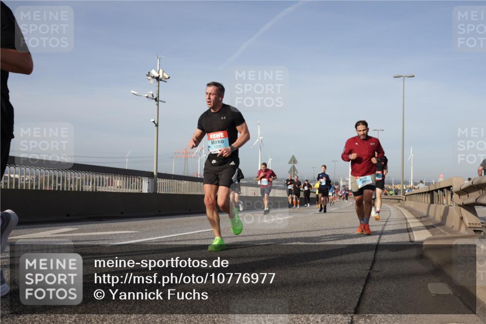 03.10.2026 - Köhlbrandbrückenlauf Yannick Fuchs http://msf.ph/oto/10776977 03.10.2026 09:43:23 Position 2 1328 meine-sportfotos.de
