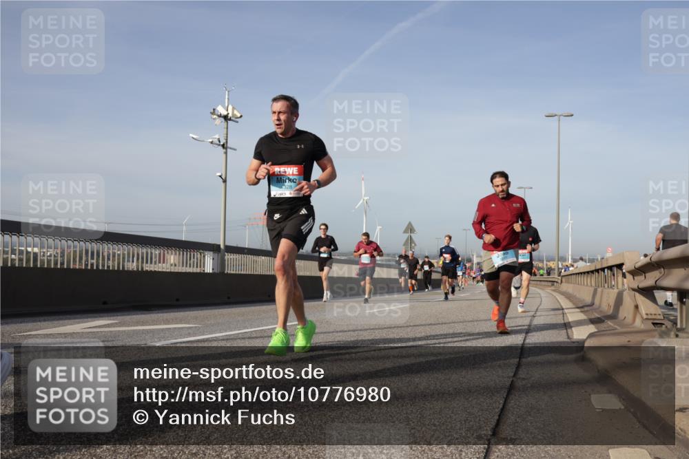 03.10.2026 - Köhlbrandbrückenlauf Yannick Fuchs http://msf.ph/oto/10776980 03.10.2026 09:43:23 Position 2 1328 meine-sportfotos.de