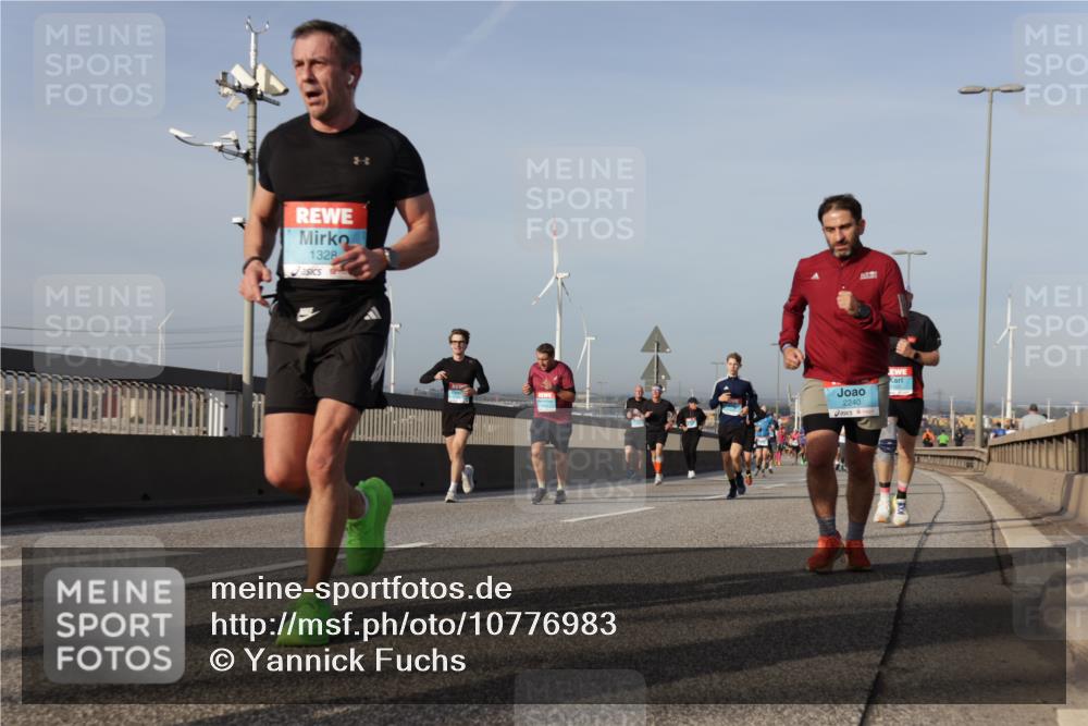 03.10.2026 - Köhlbrandbrückenlauf Yannick Fuchs http://msf.ph/oto/10776983 03.10.2026 09:43:23 Position 2 1328, 2240 meine-sportfotos.de