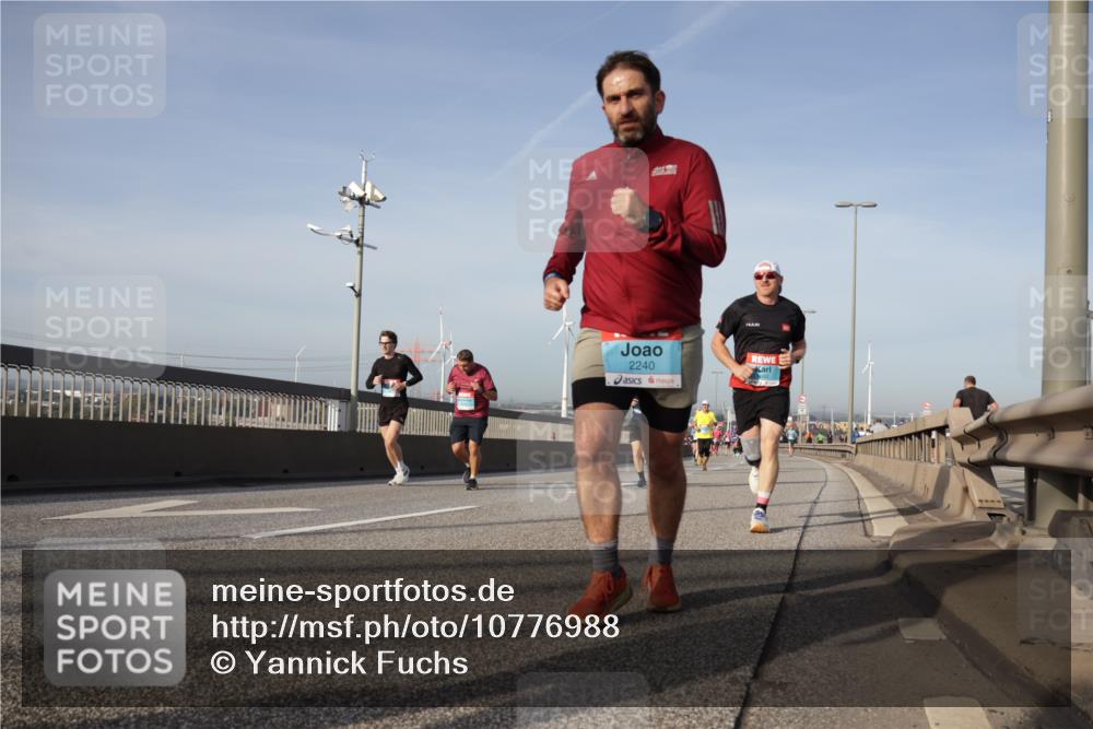 03.10.2026 - Köhlbrandbrückenlauf Yannick Fuchs http://msf.ph/oto/10776988 03.10.2026 09:43:24 Position 2 2240 meine-sportfotos.de