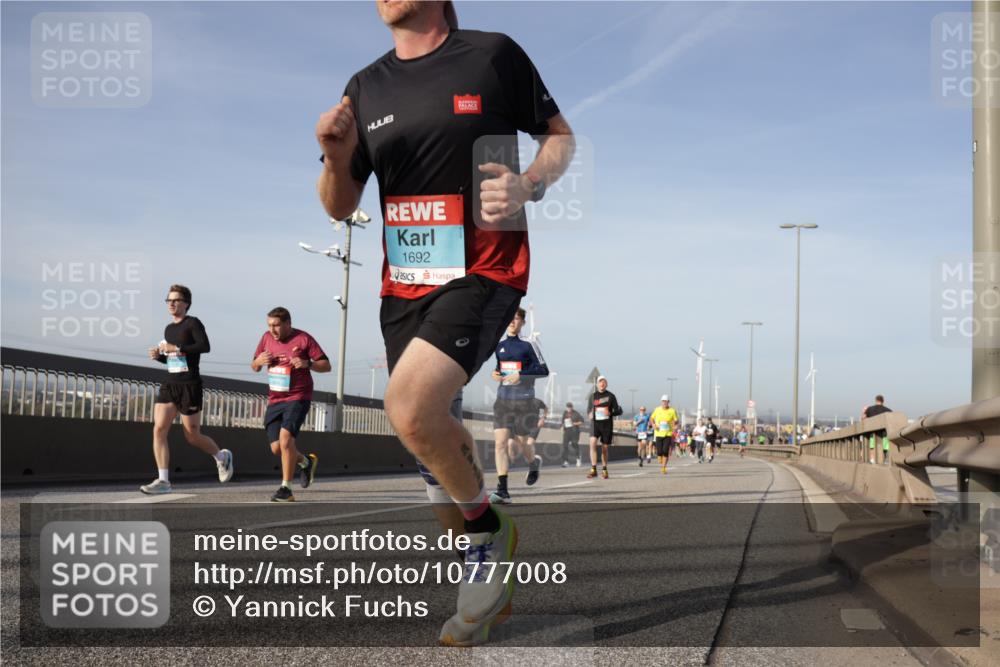 03.10.2026 - Köhlbrandbrückenlauf Yannick Fuchs http://msf.ph/oto/10777008 03.10.2026 09:43:26 Position 2 1692 meine-sportfotos.de