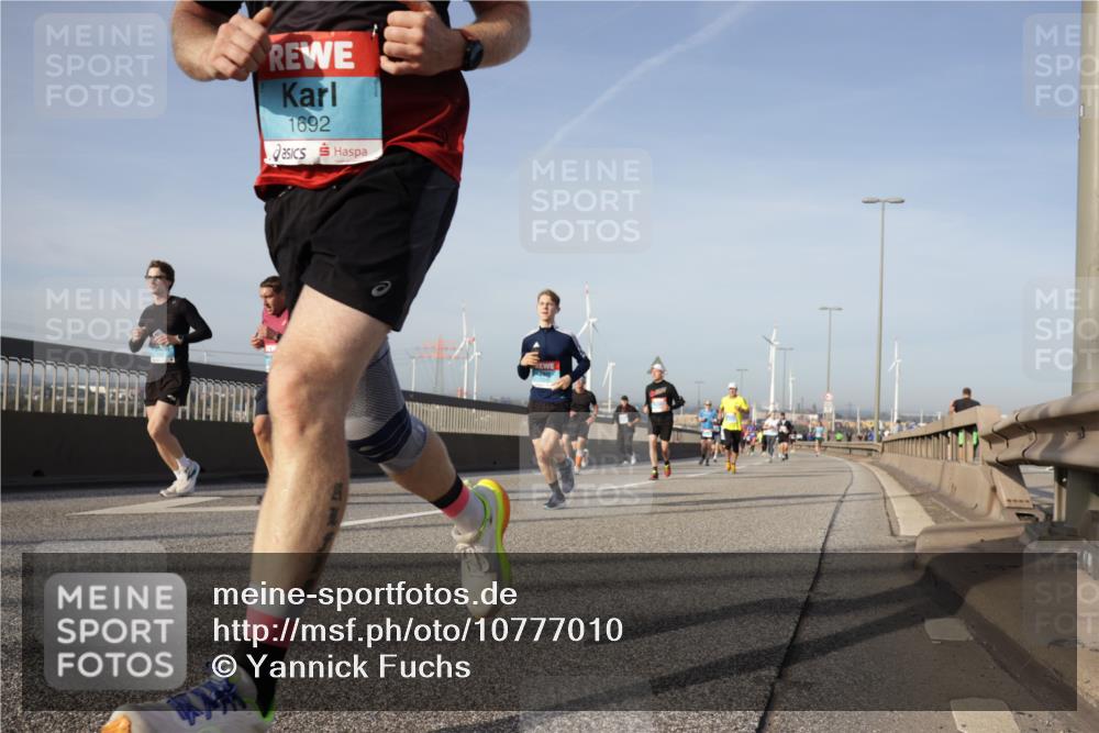 03.10.2026 - Köhlbrandbrückenlauf Yannick Fuchs http://msf.ph/oto/10777010 03.10.2026 09:43:26 Position 2 1692 meine-sportfotos.de