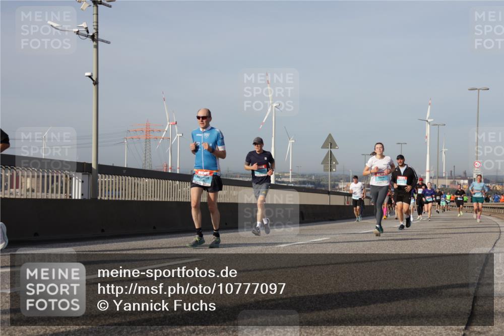 03.10.2026 - Köhlbrandbrückenlauf Yannick Fuchs http://msf.ph/oto/10777097 03.10.2026 09:43:32 Position 2  meine-sportfotos.de